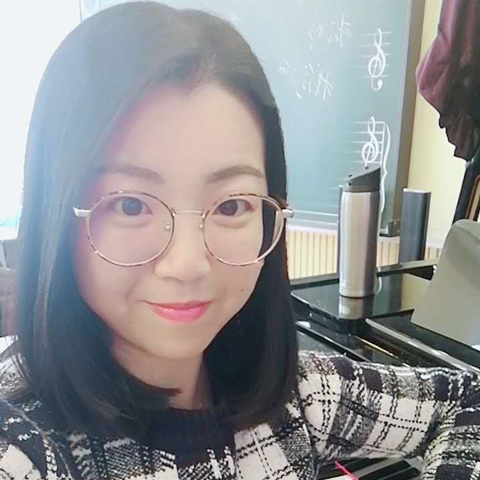 钢琴王娜.jpg